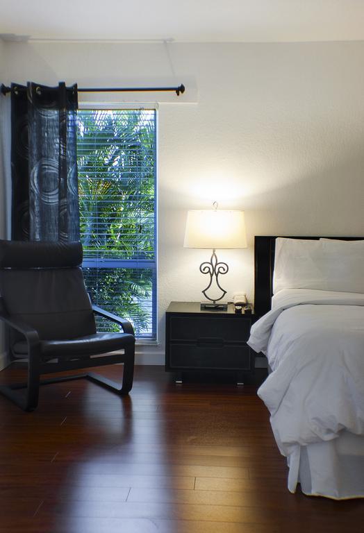 The & - Gay Catering To Gay Men Resort 4*