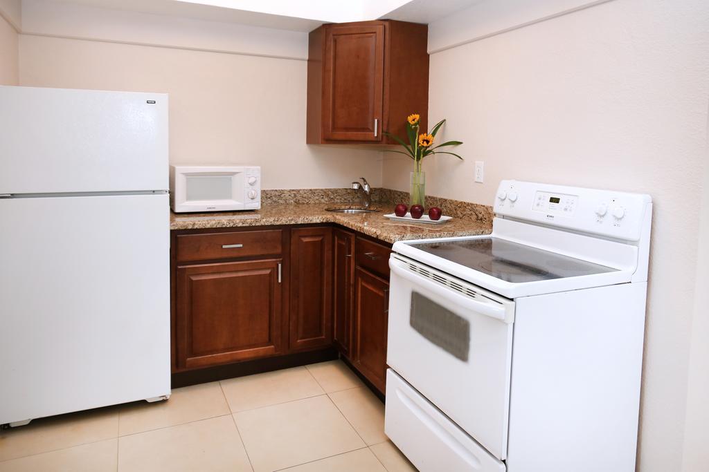 The & - Gay Catering To Gay Men 4* Oakland Park