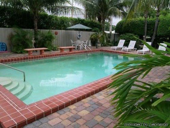 Resort The & Spa - Gay Catering To Gay Men