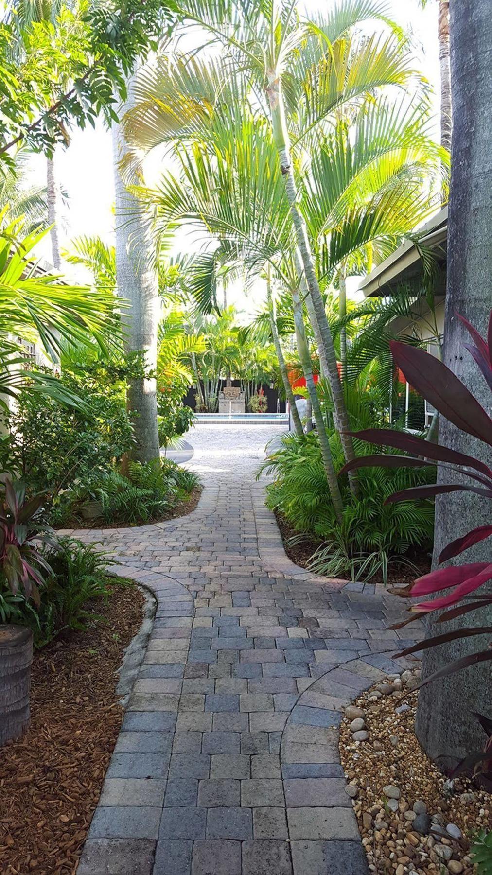 The & - Gay Catering To Gay Men Resort Oakland Park
