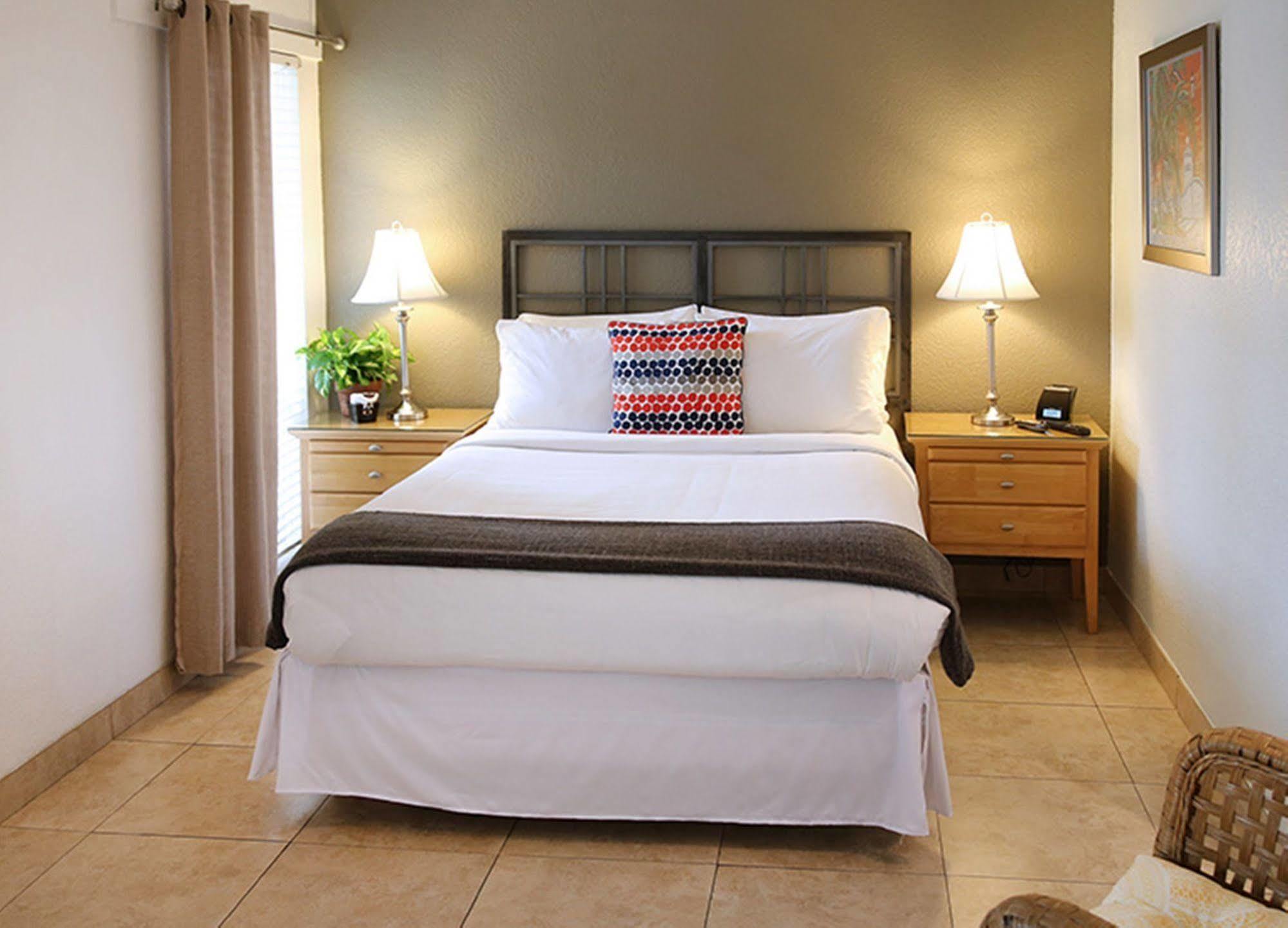 The & - Gay Catering To Gay Men Resort 4*