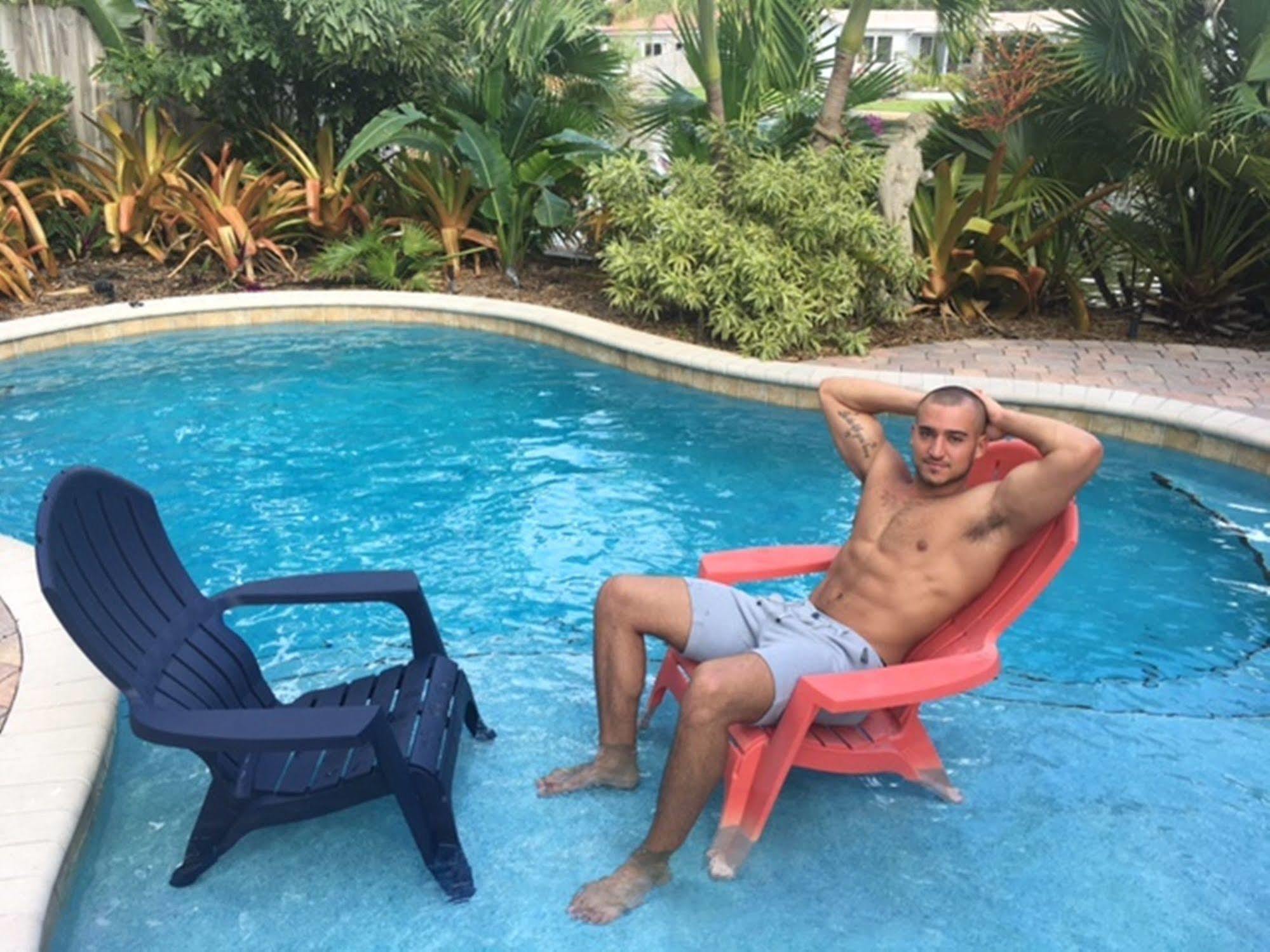 Resort The & - Gay Catering To Gay Men Oakland Park